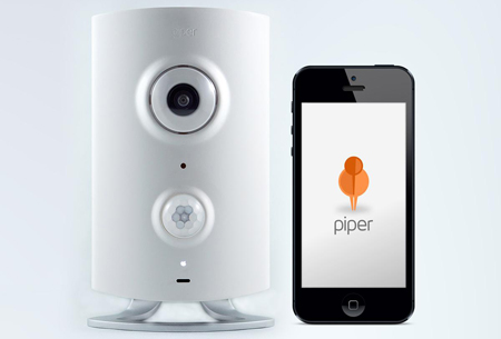 دوربین Piper که حسگر HD دارد به صورت زنده تصاویر را پخش می‌کند و اگر مورد مشکوکی ببیند به شما زنگ می‌زند یا پیامک ارسال می‌کند
